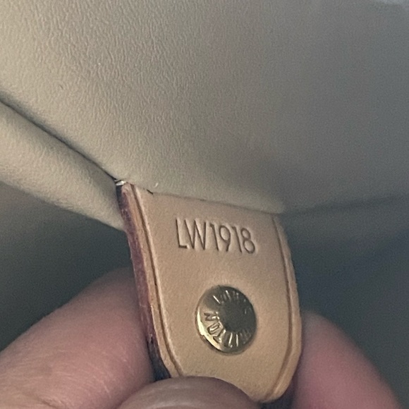 💗Louis Vuitton Houston bag in pretty pink color - Picture 13 of 15